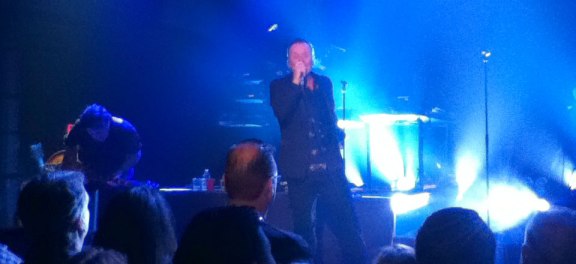 Jim Kerr lit in blue at 9:30 club