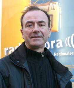 Hugh_Cornwell_(Stranglers)