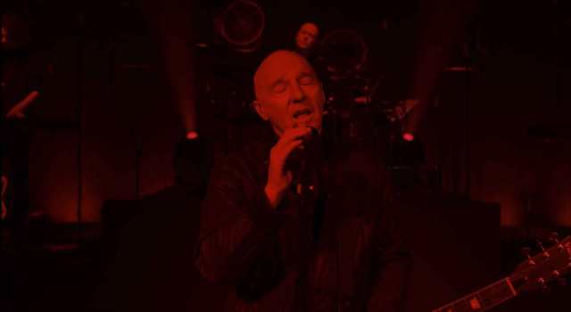 red lightiing on the middle eight of New Europeans