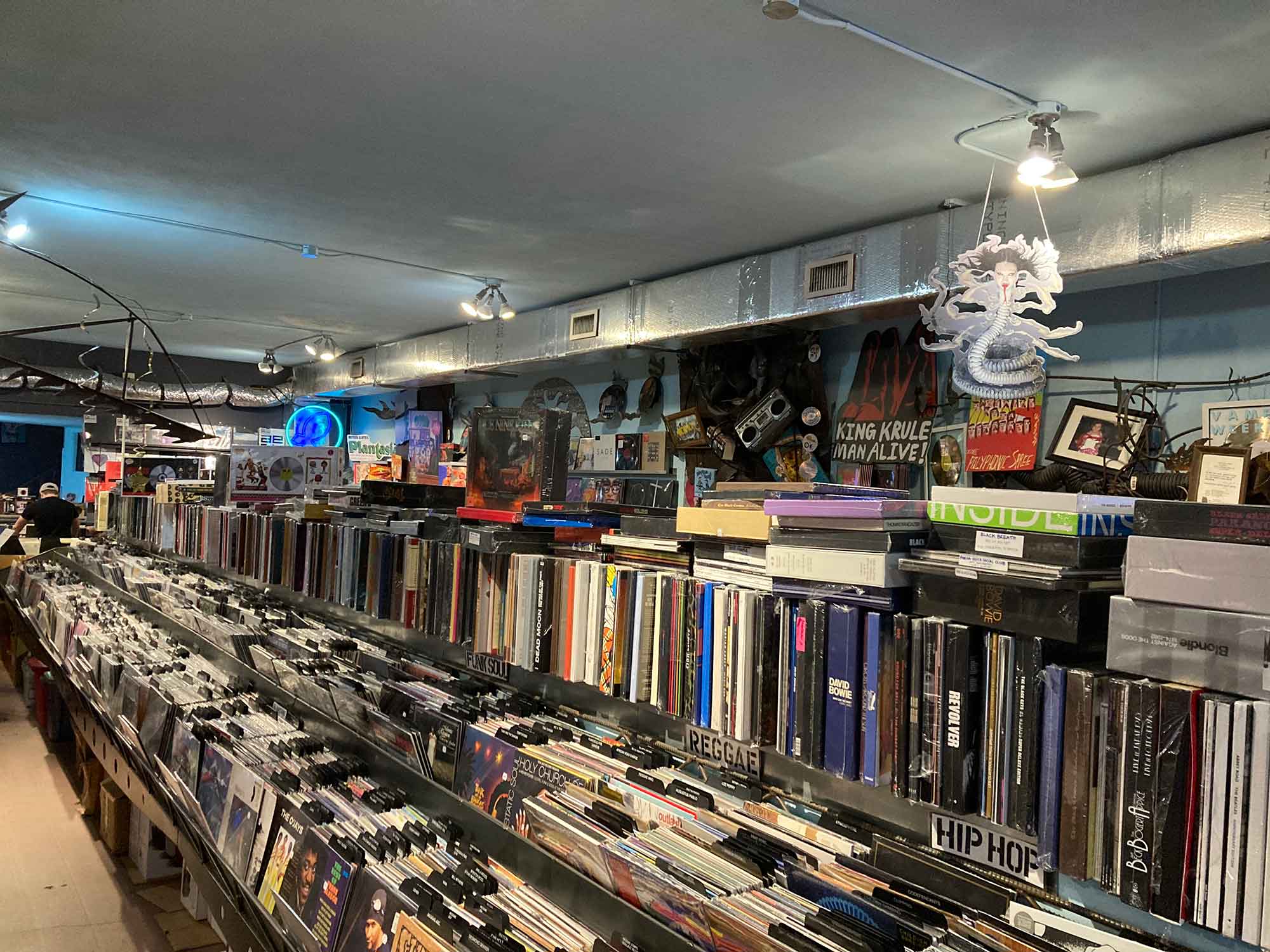 Park Ave. CD - lanes of records and cds