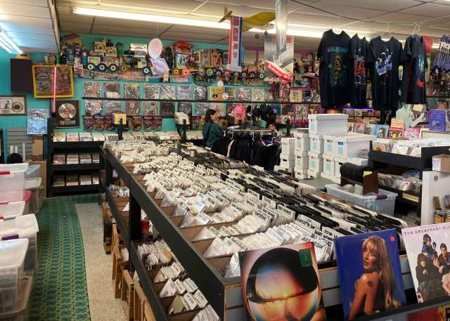 rock + roll heaven front of store