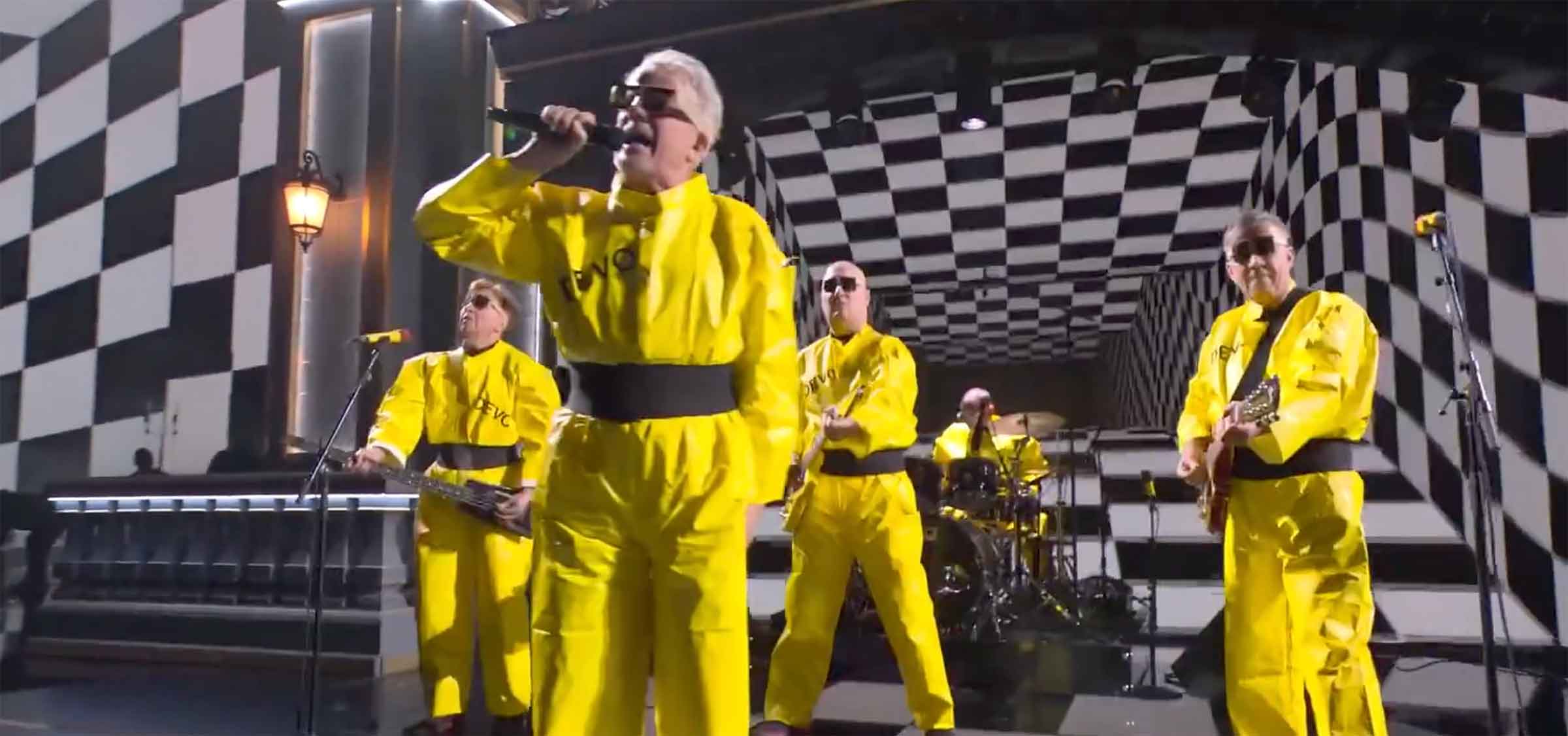 DEVO live